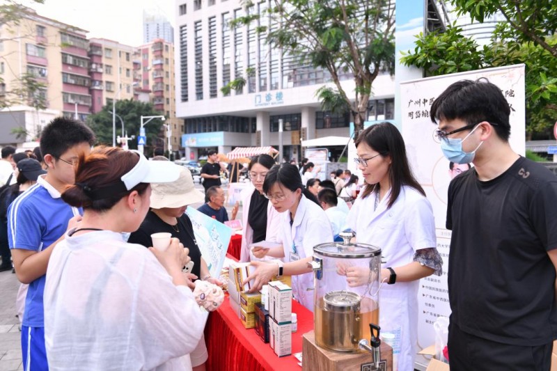 六院联动惠民生，福田区肿瘤防治宣传周公益义诊系列活动首日举办
