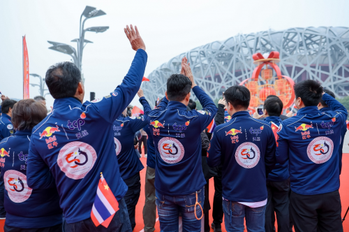 天丝集团红牛品牌助力“中泰建交50周年友谊之旅”车队顺利抵京