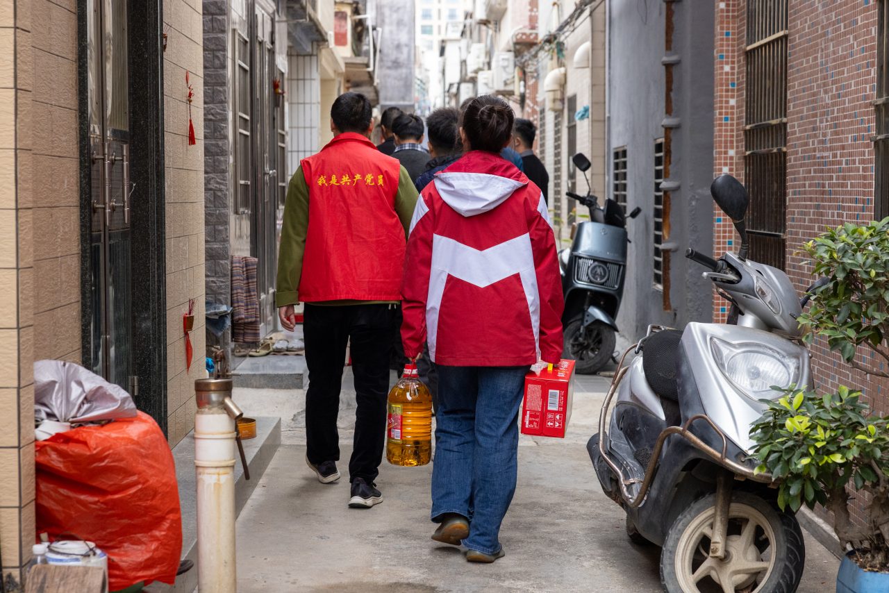 共筑温情红海湾,东鹏饮料连续六年开展春节慰问“送温暖”
