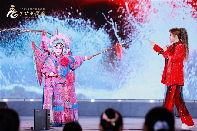 光影织就丰收梦！“2025中国农民丰收节·乡村电影周”走进河北唐县