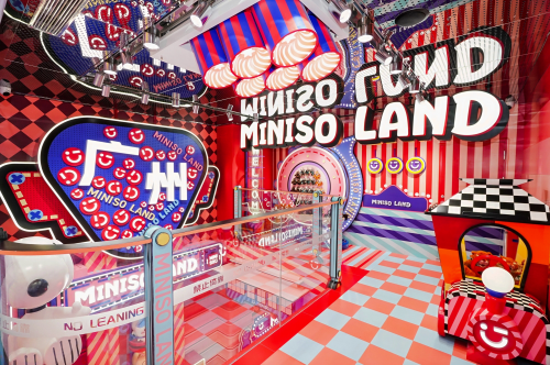 独家IP“右右酱”火爆出圈，名创优品加速迈向全球领先的IP运营平台