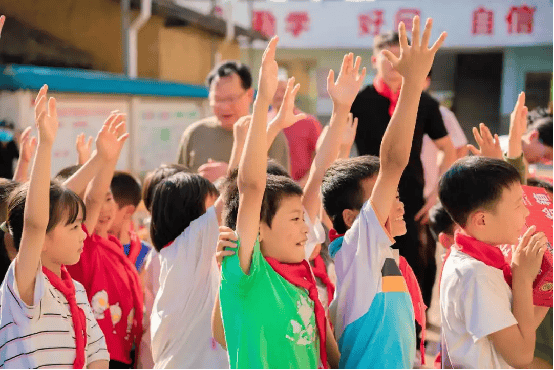 博蕊斯家居点亮求学成长之路，金秋送暖，博爱同行