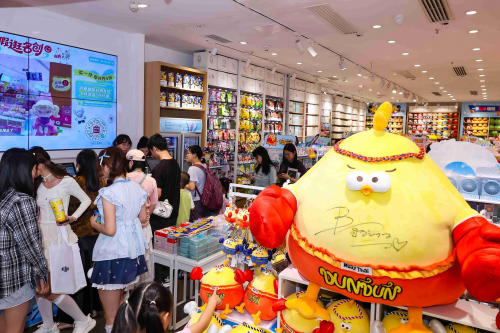 名创优品原创IP泰拳墩DUN鸡获授泰国驻广州总领事馆“泰拳友好大使”称号