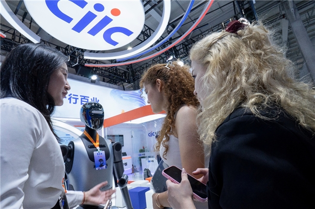 AI点燃人力引擎、赋能千行百业,中智集团以全链生态亮相2025服贸会