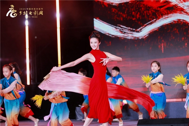 光影织就丰收梦！“2025中国农民丰收节·乡村电影周”走进河北唐县