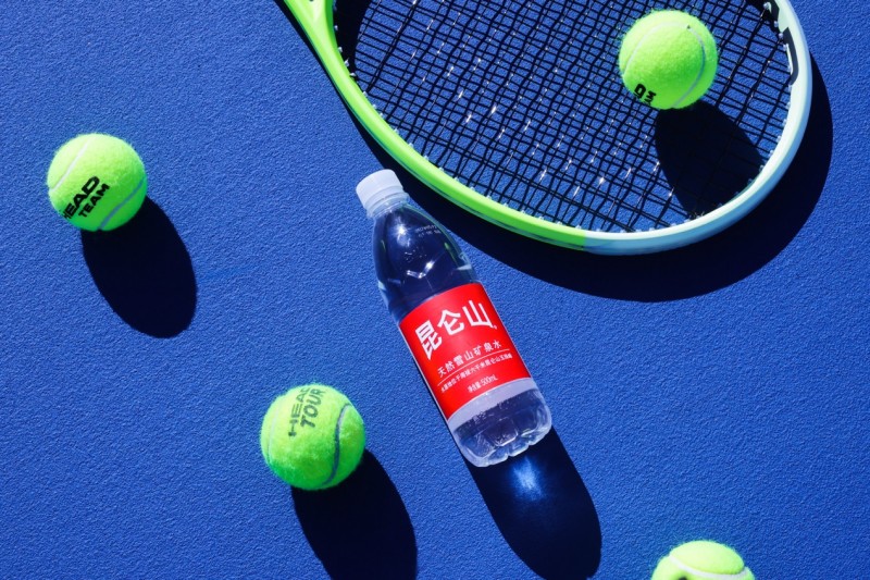 昆仑山矿泉水作为白金赞助商，鼎力支持EMBA网球精英赛