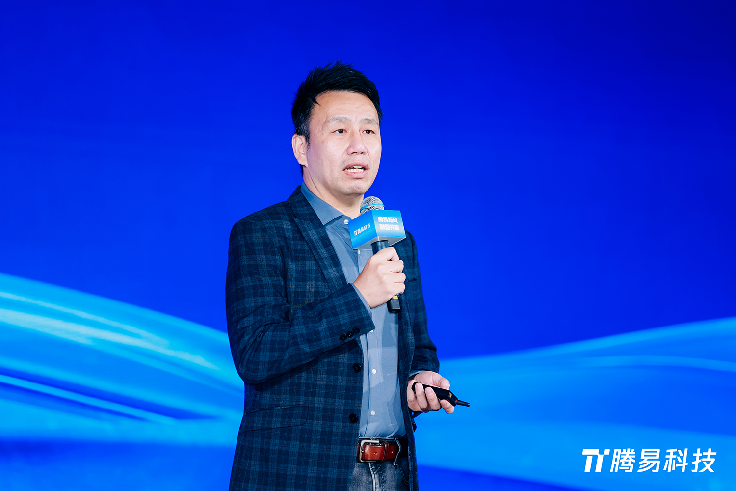 “腾易新风 融智共赢” 2025中国汽车经销商高峰论坛共绘行业新蓝图