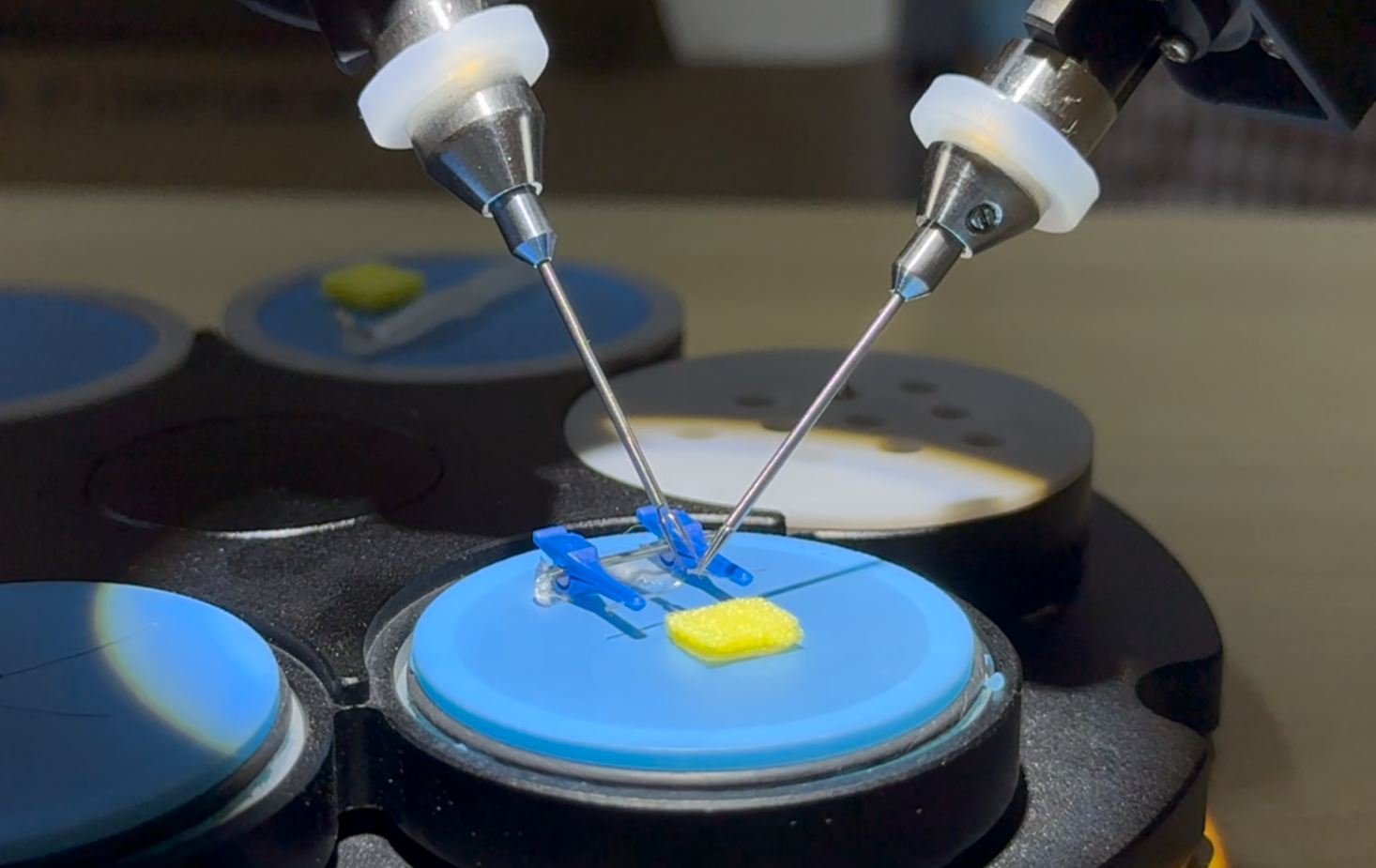 1757459379238139.png 手术机器人.png