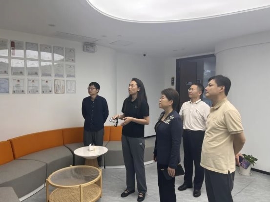 韦小萍副区长带队走访深圳优质企业和深圳市潮汕青年商会