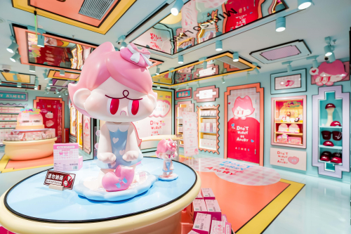 从巴黎时装周到广州艺术家街区,名创优品打造IP跨界新阵地