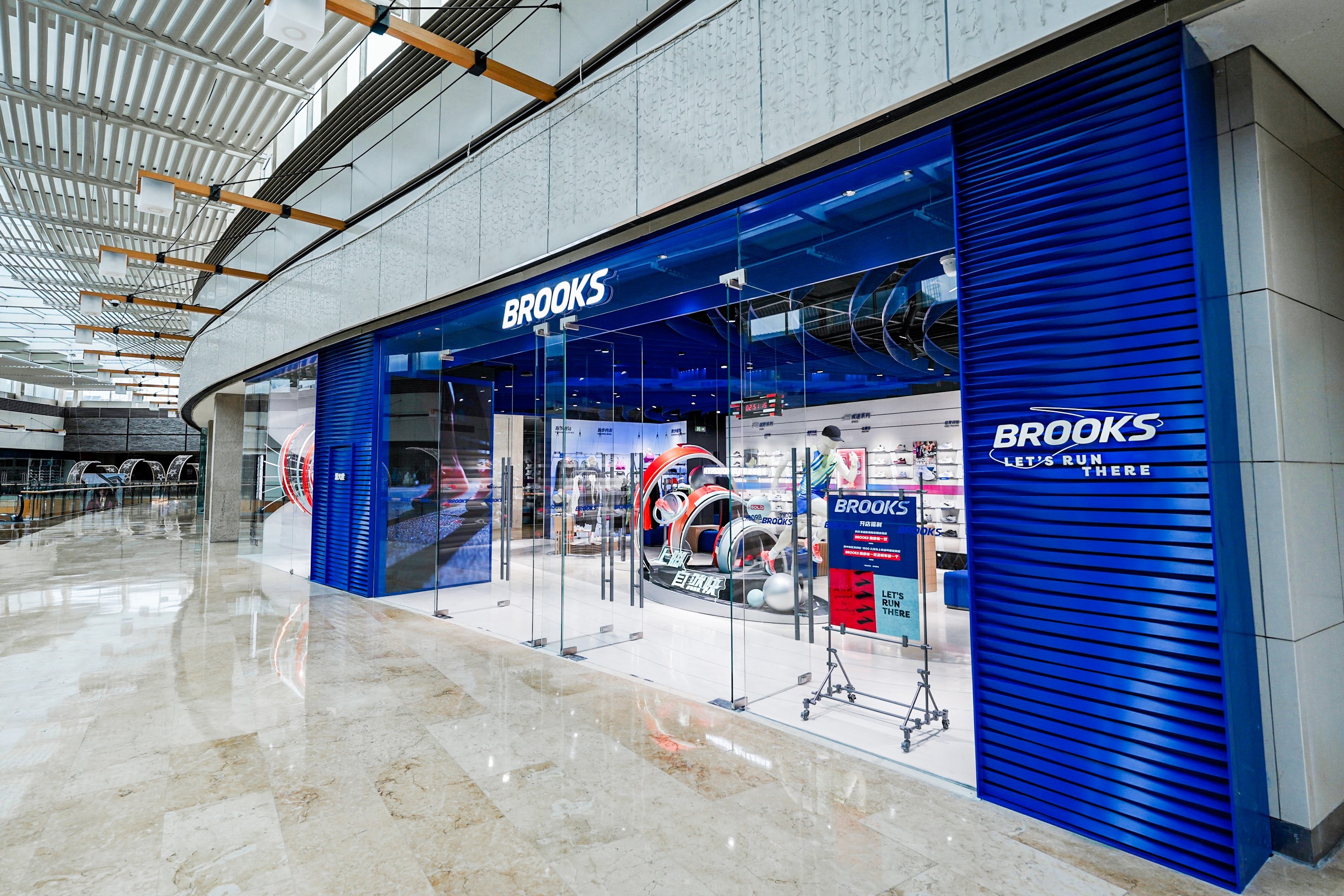 1758087333626918.jpg BROOKS北京颐堤港全新门店 (1).jpg