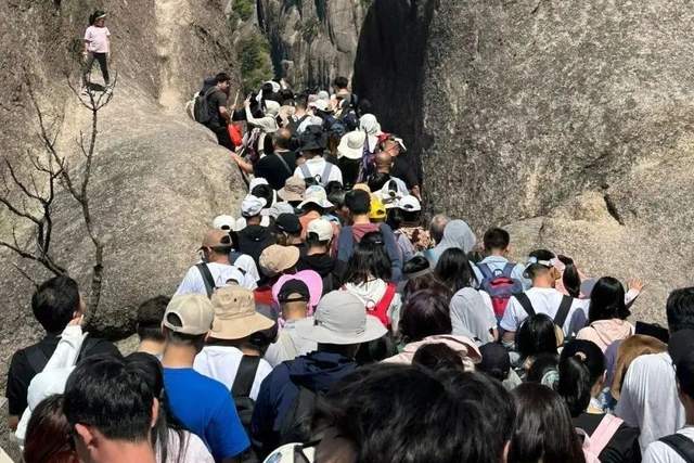 又是一个人从众的五一假期:出不出门都很拥挤