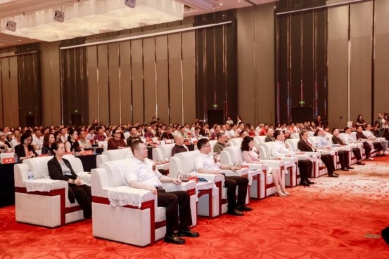 2025大湾区贵商首发经济大会召开,18项首发闪耀创新的力量