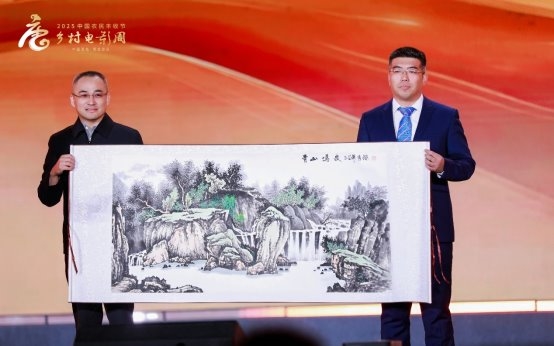 光影织就丰收梦!“2025中国农民丰收节·乡村电影周”走进河北唐县