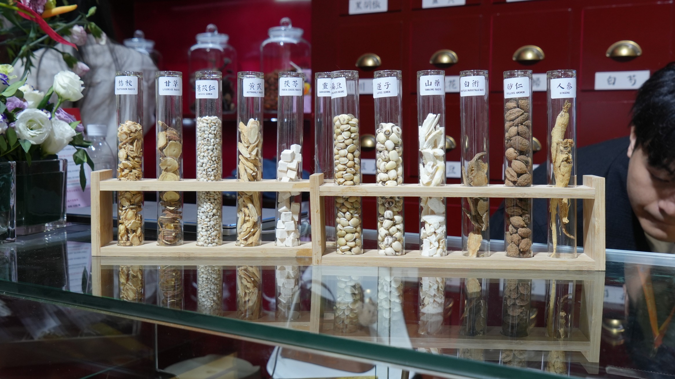 进博会上的草本创新:小主无湿轻、血气丹以现代科技诠释千年汉方智慧