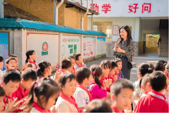 博蕊斯家居点亮求学成长之路，金秋送暖，博爱同行