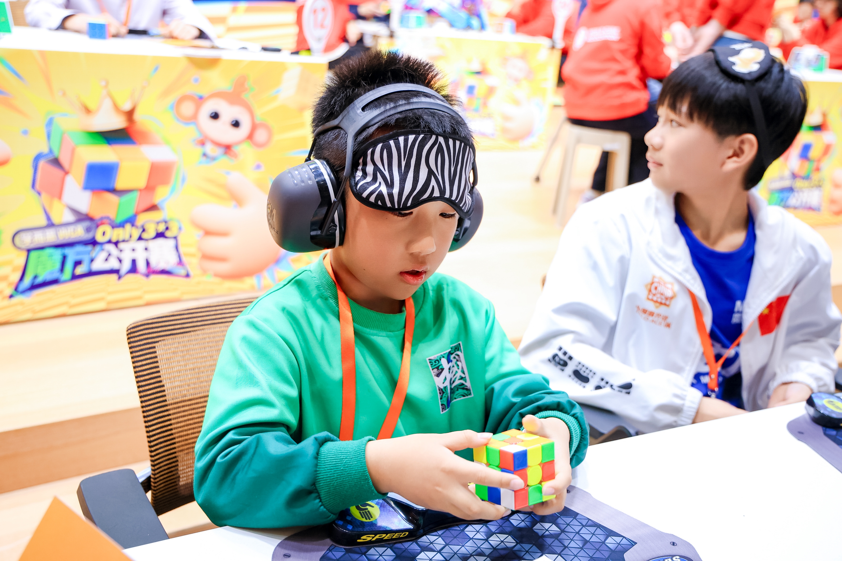 高手齐聚学而思×WCA三阶魔方公开赛,思维竞速燃动北京