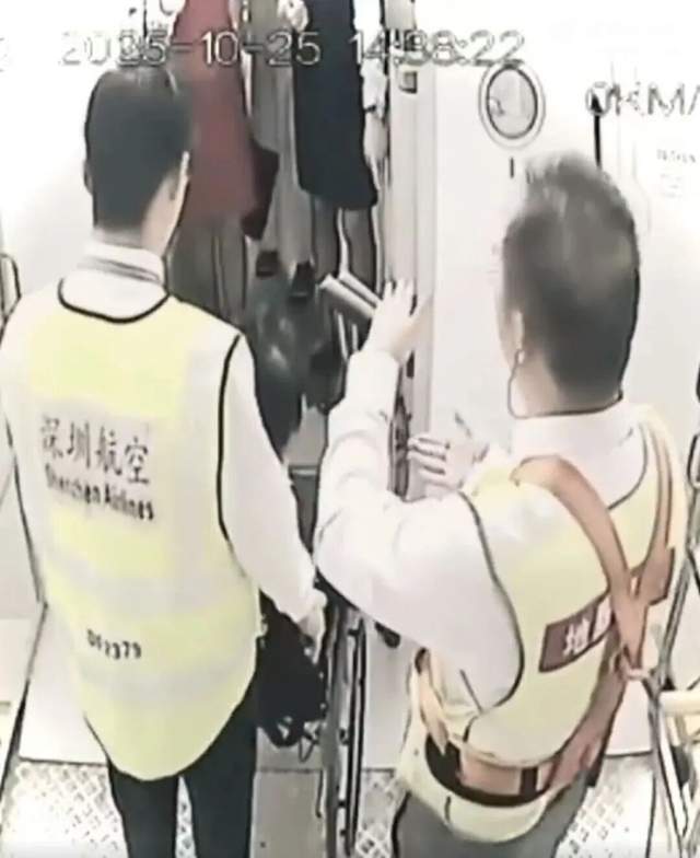 让残障人士“连滚带爬”的,何止是深圳机场?