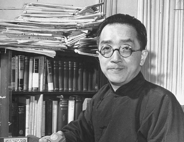 痛哭、下跪、洗脚,学校为何热衷搞煽情的“孝道”教育?