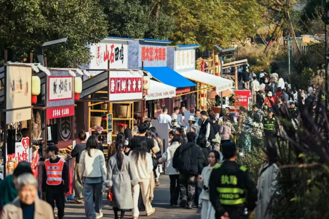 从线上高热度到线下新增量:抖音生活服务烟火榜的共赢逻辑