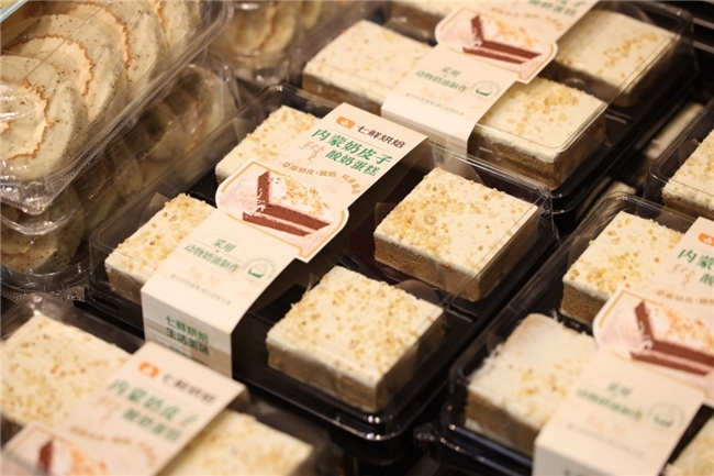 “烘焙顶流”回归！七鲜草莓盒子上市两周即卖爆200%