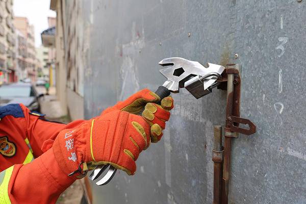 十项功能集一身！广东中山南朗消防研发多功能手斧获国家专利，守护群众安全添新利器​