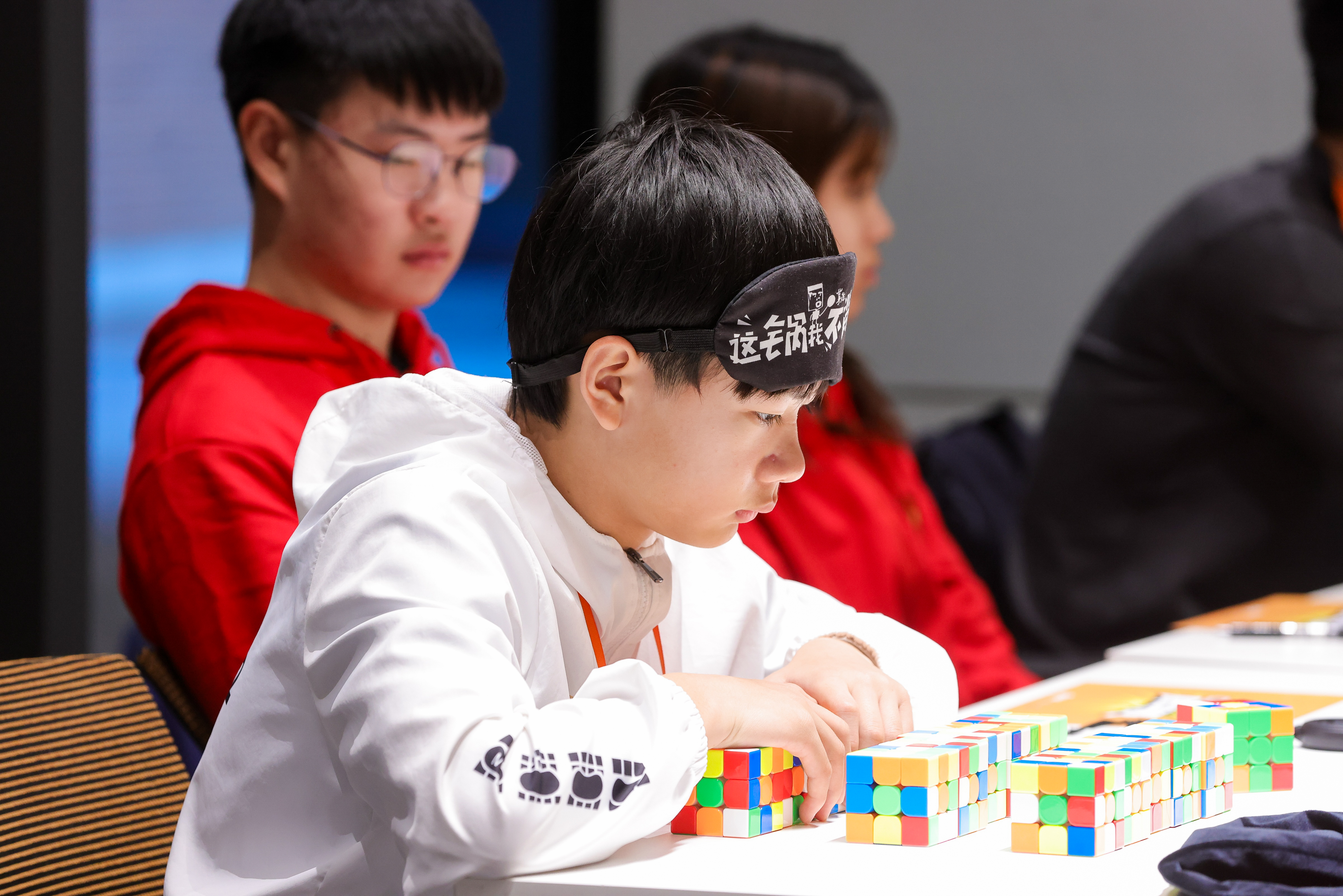 高手齐聚学而思×WCA三阶魔方公开赛,思维竞速燃动北京