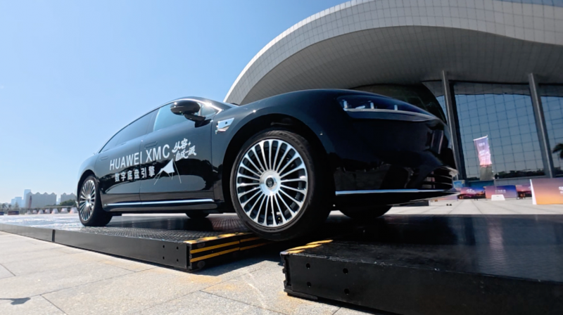 从容,自成一派,华为乾崑HUAWEI XMC全能试驾菁英汇,用科技赋能从容出行的“底气”