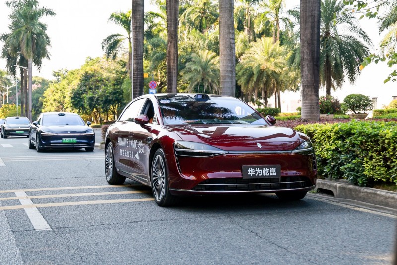 从容,自成一派,华为乾崑HUAWEI XMC全能试驾菁英汇,用科技赋能从容出行的“底气”